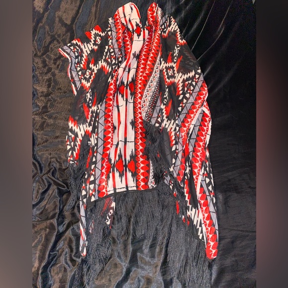 NWOT | Frilled Hem Over the Shoulder Shawl from Ardene - Picture 2 of 4